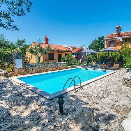 Adorable Holiday With Swimming Pool *