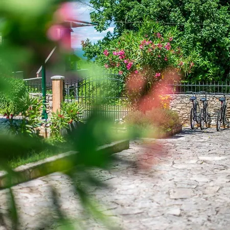 Σπίτι διακοπών Adorable Holiday With Swimming Pool Rakalj