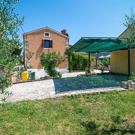 Σπίτι διακοπών Adorable Holiday With Swimming Pool Rakalj