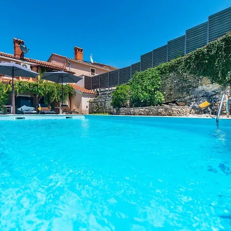 Σπίτι διακοπών Adorable Holiday With Swimming Pool