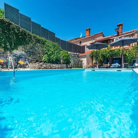 Adorable Holiday With Swimming Pool * Rakalj