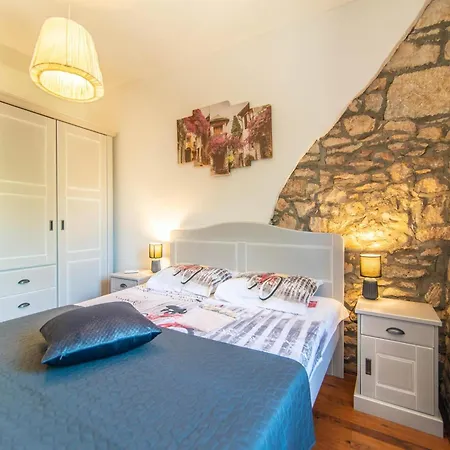 Σπίτι διακοπών Adorable Holiday With Swimming Pool Rakalj